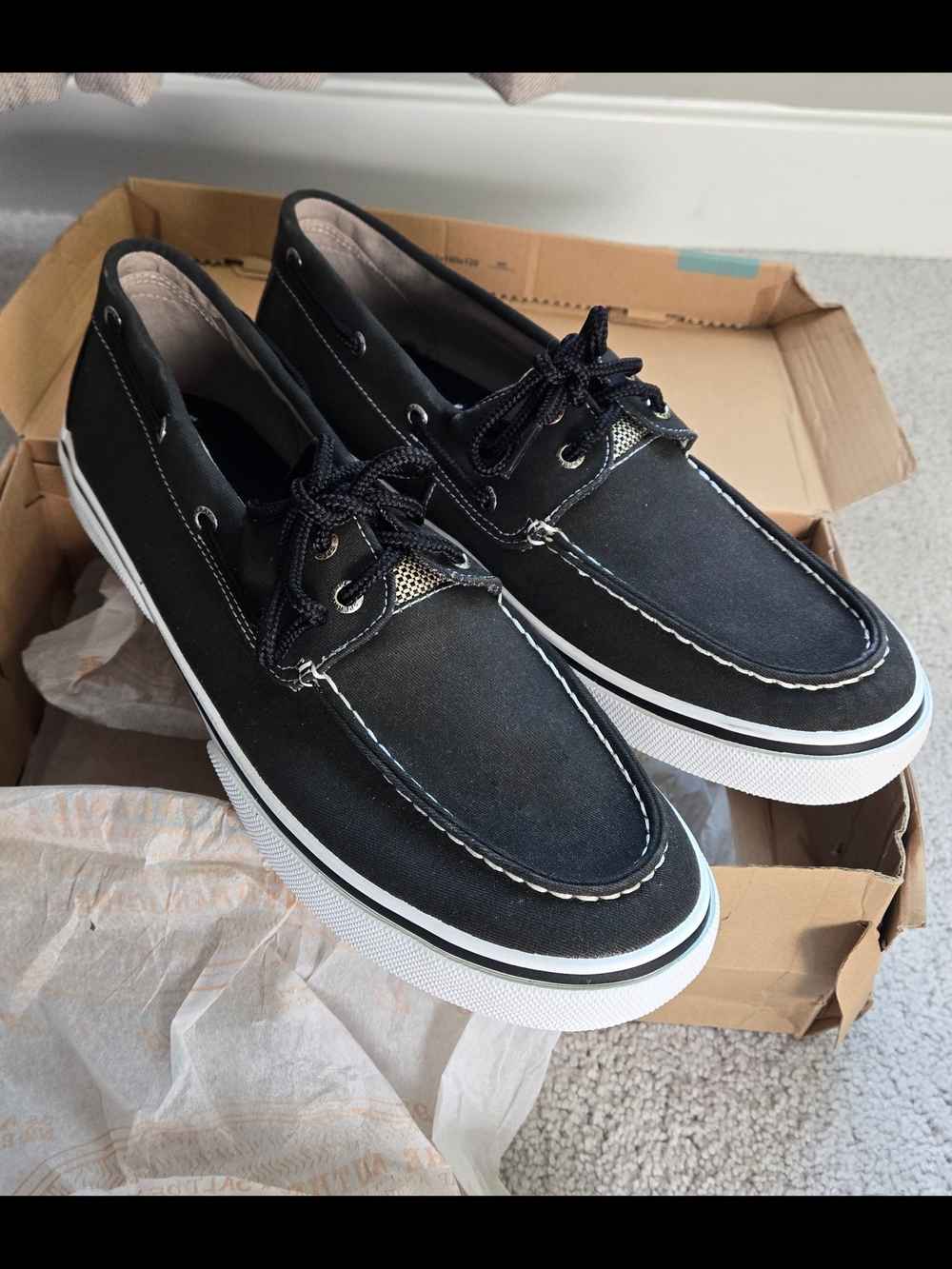 New in Box Sperry Halyard 2 Eye Boat Shoes in Black